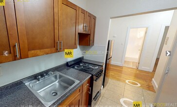 19 Lancaster Ter, Unit 307 in Brookline, MA - Foto de edificio - Building Photo