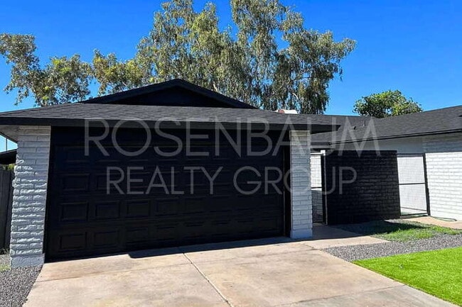 548 S Udall in Mesa, AZ - Foto de edificio - Building Photo