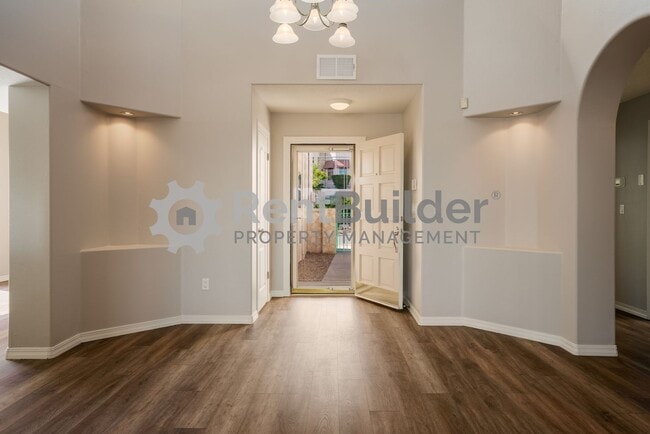 9204 Camino Viejo Dr NW in Albuquerque, NM - Foto de edificio - Building Photo