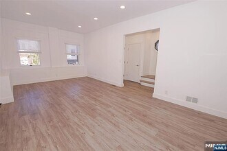 34 Hilliard Ave in Edgewater, NJ - Building Photo - Building Photo