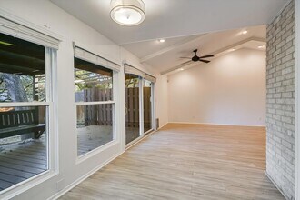 8101 Ceberry Dr in Austin, TX - Foto de edificio - Building Photo