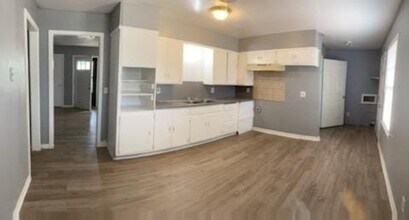 1920 44th St in Lubbock, TX - Building Photo - Building Photo