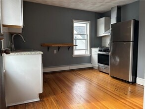 38 Larch St in Pawtucket, RI - Building Photo - Building Photo