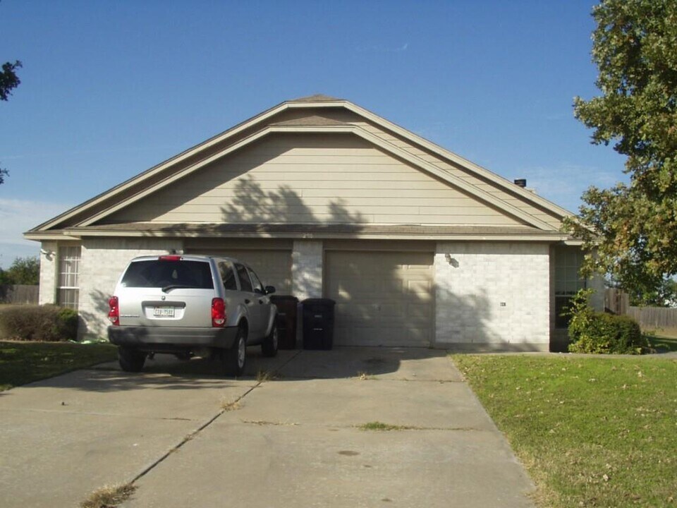 201 Axis Deer Trail in Hutto, TX - Building Photo