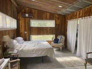 10518 Signal Hill Rd in Austin, TX - Building Photo - Building Photo