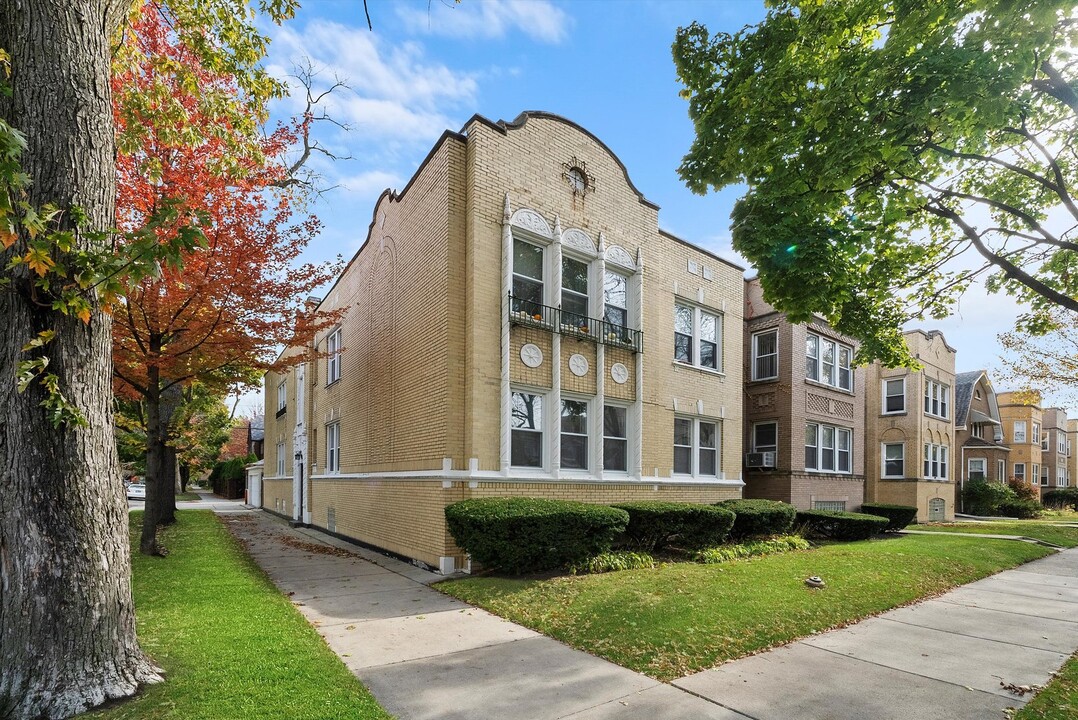 3315 W Ardmore Ave in Chicago, IL - Foto de edificio