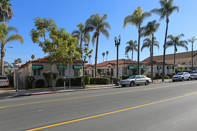 Casa Bella Court in San Diego, CA - Foto de edificio - Building Photo