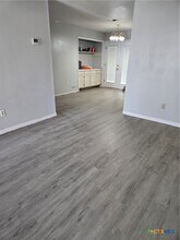 1129 Spruce St in Seguin, TX - Building Photo - Building Photo