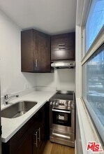 5520 Franklin Ave in Los Angeles, CA - Building Photo - Building Photo