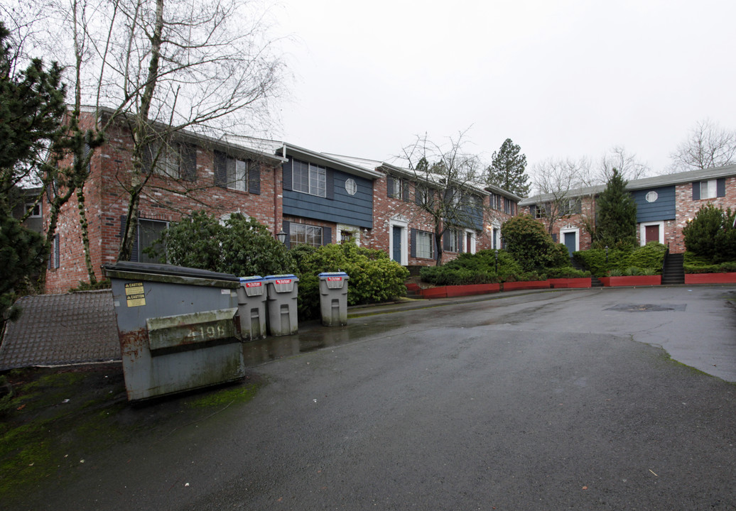 The Williamsburg Apartments in Tigard, OR - Foto de edificio