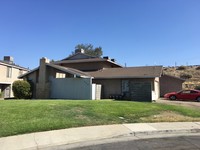 204 Jardin Ct in Bakersfield, CA - Foto de edificio - Building Photo