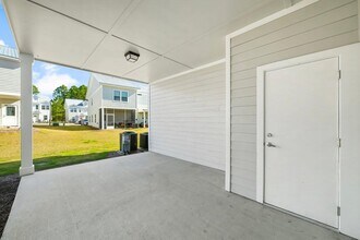 284 N Sand Palm Rd in Freeport, FL - Building Photo - Building Photo