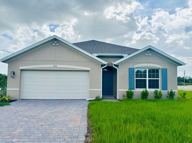 property at 726 Oakridge Ave S