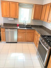 6731 N Oxford Ave, Unit Apt 2-Floor 1 in Chicago, IL - Building Photo - Building Photo