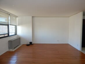 280 Marin Blvd, Unit 17M in Jersey City, NJ - Building Photo - Building Photo