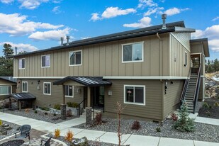 Lakeside Place Apartments in Bend, OR - Building Photo