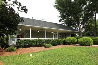 Brandemere Apartment Homes in Winston-Salem, NC - Foto de edificio - Building Photo