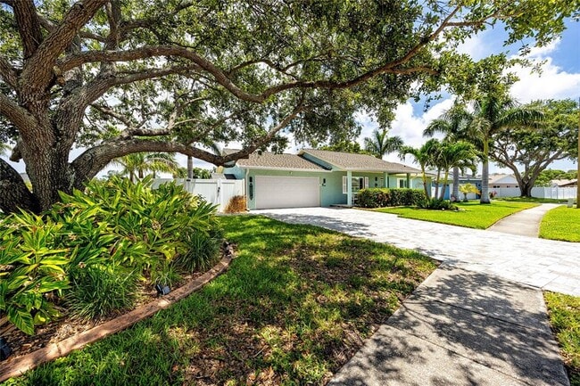 12103 71st Way in Largo, FL - Building Photo - Building Photo