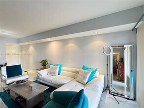 9701 Fontainebleau Blvd in Miami, FL - Building Photo - Building Photo