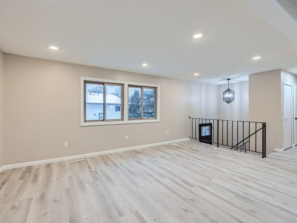 9973 Austin St NE in Blaine, MN - Building Photo