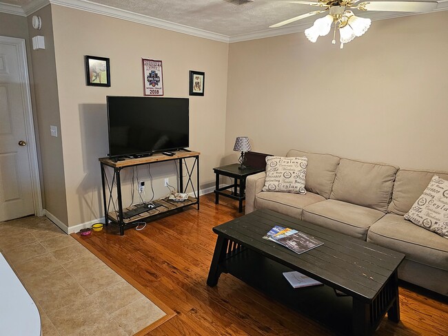 property at 1064 N Montgomery St