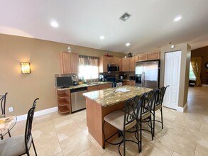 10746 Oak Bend Way in Wellington, FL - Building Photo - Building Photo