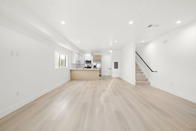 5649 Case Ave in Los Angeles, CA - Building Photo - Building Photo