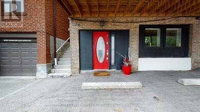 546 Eglinton Ave E in Toronto, ON - Building Photo - Building Photo