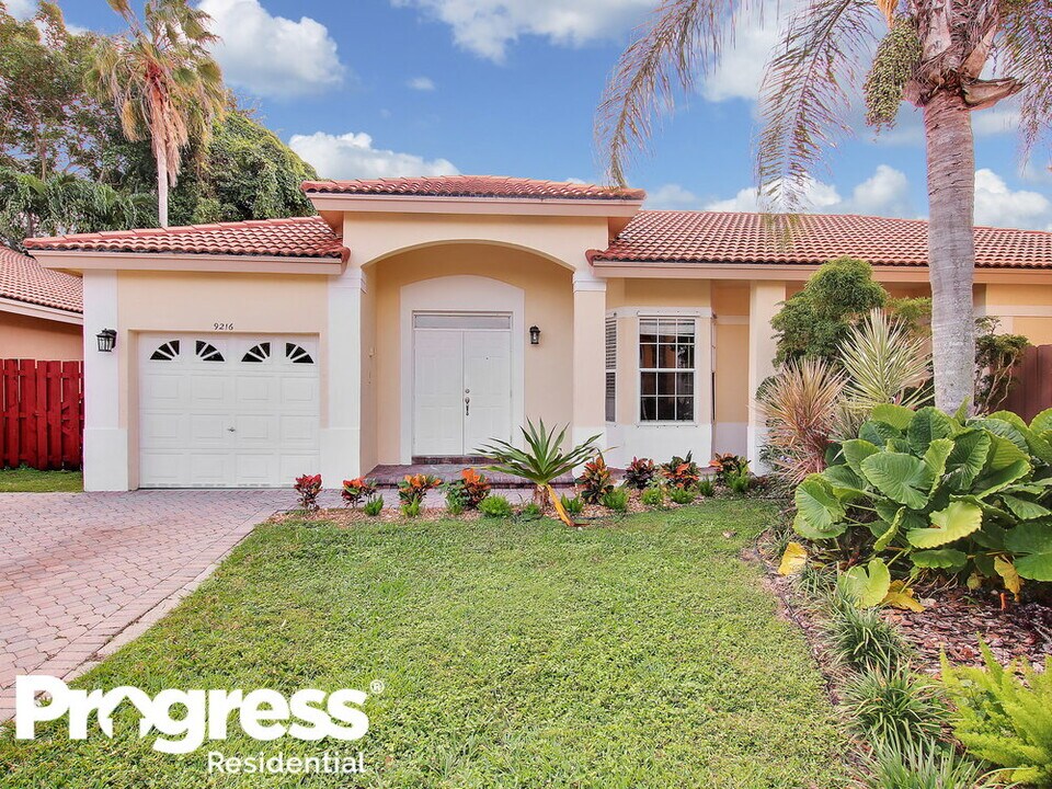 9216 SW 213th Ln in Cutler Bay, FL - Building Photo