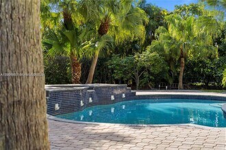 16449 SW 84th Pl in Palmetto Bay, FL - Building Photo - Building Photo