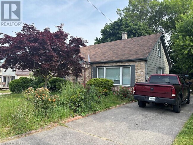382 Wellington St in Brantford, ON - Building Photo - Building Photo