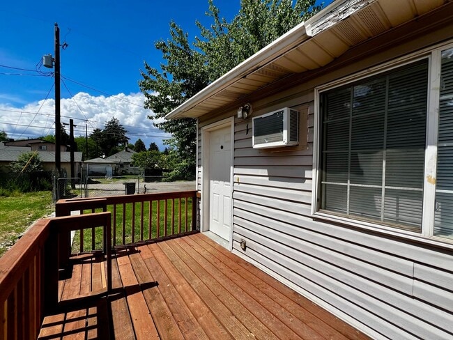 property at 808 S 15th Ave