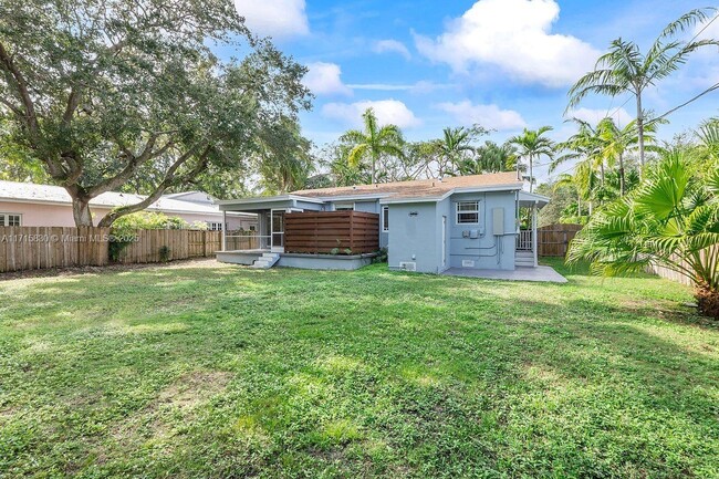 7641 SW 60th Ave in South Miami, FL - Building Photo - Building Photo