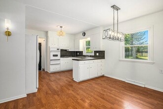4457 Curwood Ave SE in Kentwood, MI - Building Photo - Building Photo