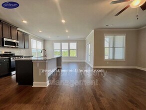 2360 Manor Pointe Dr in Cumming, GA - Building Photo - Building Photo