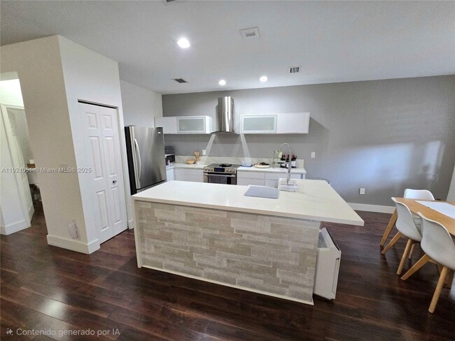 11412 NW 74th Terrace in Medley, FL - Building Photo - Building Photo