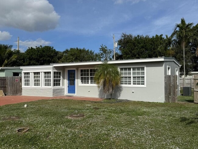 91 Old Spanish Trail in Lantana, FL - Building Photo - Building Photo