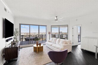 1209 E Cumberland Ave in Tampa, FL - Foto de edificio - Building Photo