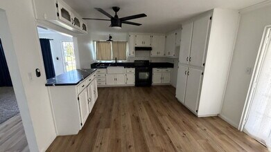 2811 Stanyan Ct in Bakersfield, CA - Building Photo - Building Photo