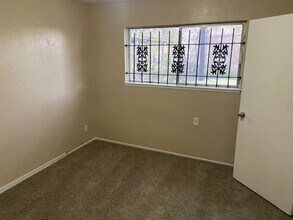 10818 Carlton Dr in Houston, TX - Foto de edificio - Building Photo