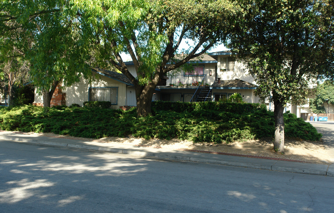 651 Old San Francisco Rd in Sunnyvale, CA - Building Photo