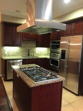 432 S Willaman Dr, Unit 202 in Los Angeles, CA - Building Photo - Building Photo