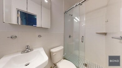 49 W 11th St in New York, NY - Building Photo - Building Photo