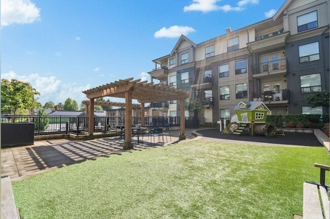 2493 Montrose Av in Abbotsford, BC - Building Photo - Building Photo