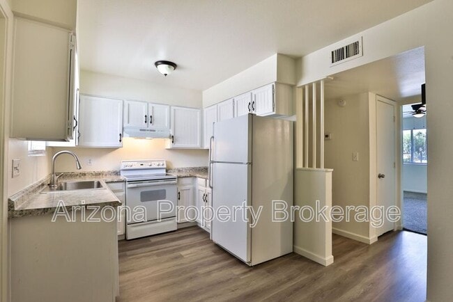 property at 3934 E Piccadilly Rd