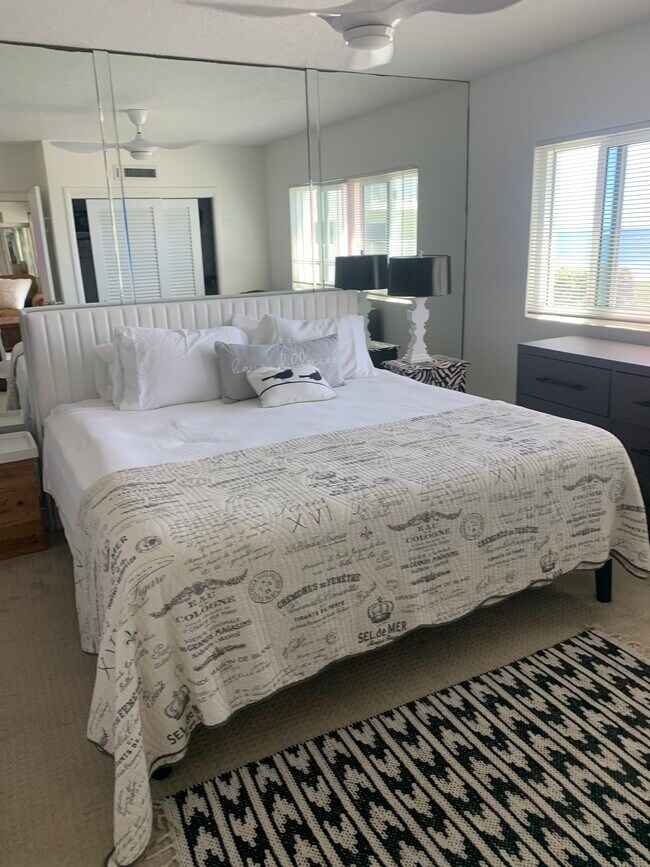 33 Ocean Ave, Unit 409 S.Ocean in Palm Beach Shores, FL - Foto de edificio - Building Photo