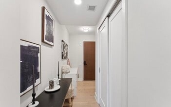 1211 Van St SE, Unit 913 in Washington, DC - Foto de edificio - Building Photo