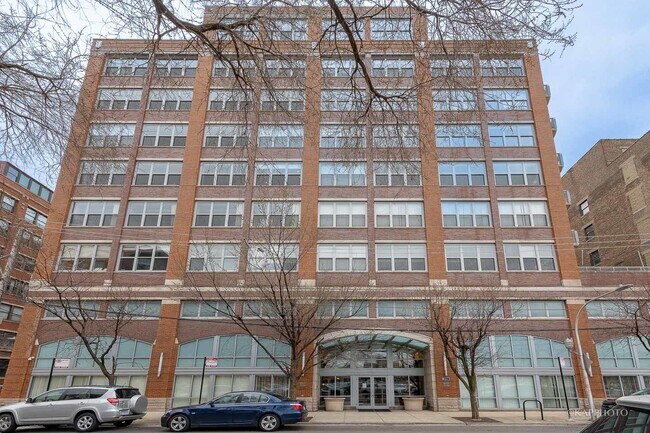 property at 933 W Van Buren St