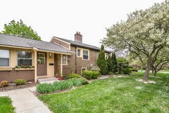 2263 Parkwood Ave in Ann Arbor, MI - Building Photo - Building Photo