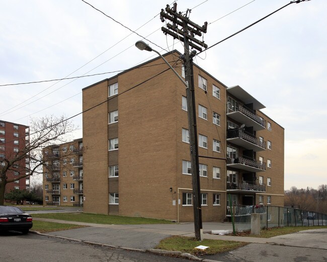 34 Dixington Cres in Toronto, ON - Building Photo - Building Photo